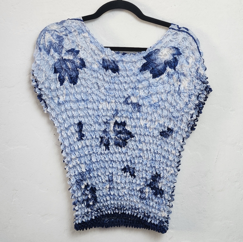Blue flowers short sleeve 90s stretchy popcorn crinkle shirt - Onesize